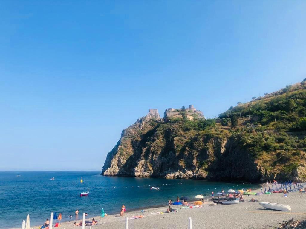 Appartamento Sul Lungomare Di S Alessio SantʼAlessio Siculo 외부 사진